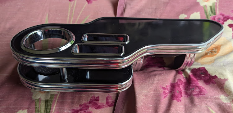 フィットのGK・GP用車内サイドテーブルに関するカスタム事例の投稿画像1枚目