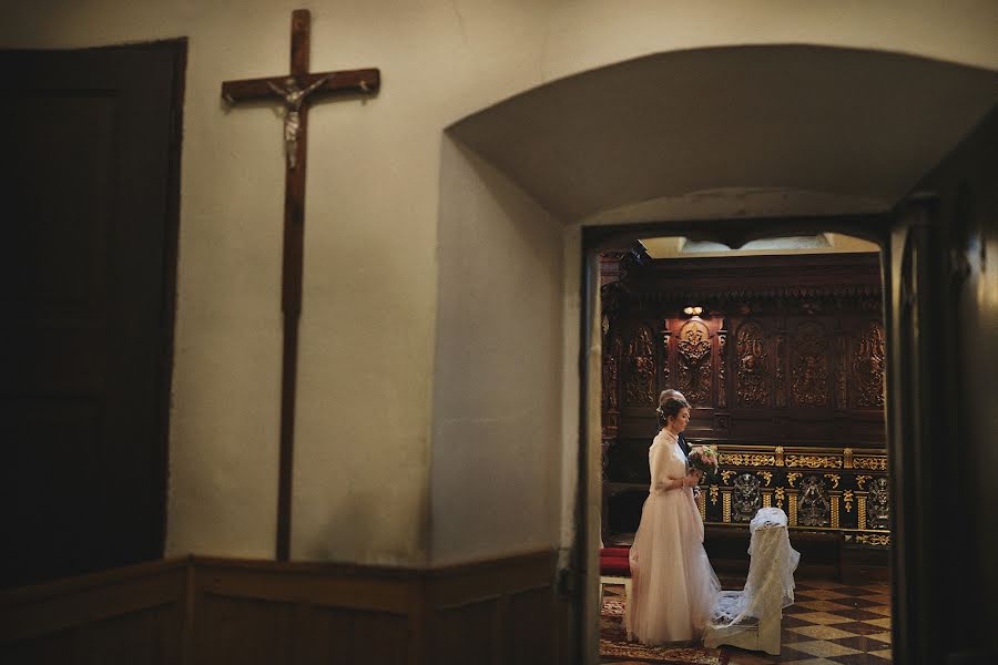 Fotografo di matrimoni Wiktor Janusz (wiktorjanusz). Foto del 24 marzo 2020