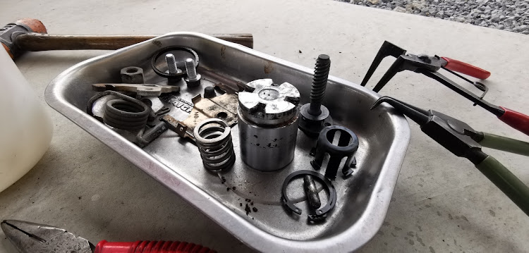 AZ-1のDIY・ムスカ「ここもか！！」・先は長い・・・・一段落したら、全て焼き払ってやるに関するカスタム事例の投稿画像1枚目