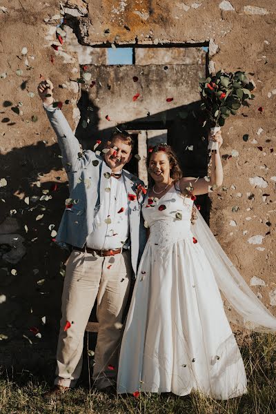 Wedding photographer Alysha Bannister (capturedbylysh). Photo of 14 June 2022