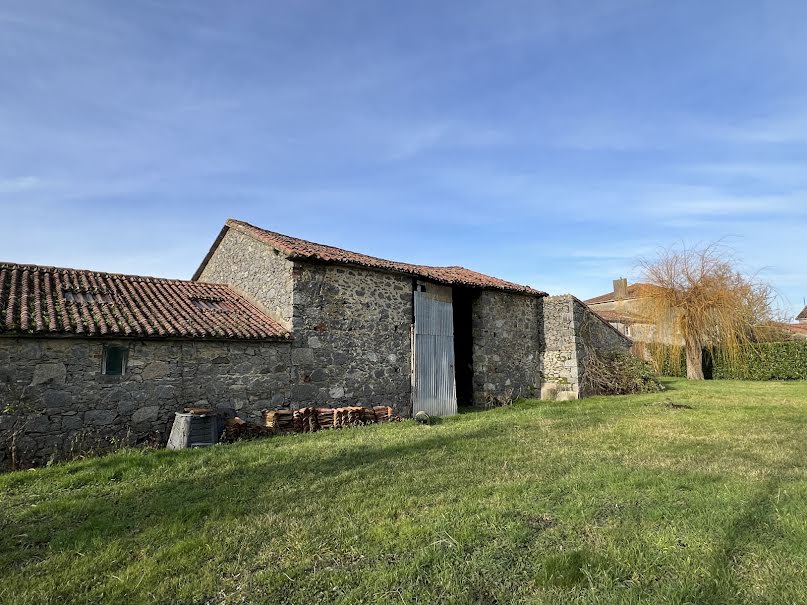 Vente maison 5 pièces 142 m² à La Forêt-sur-Sèvre (79380), 135 200 €