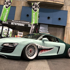 R8 クーペ