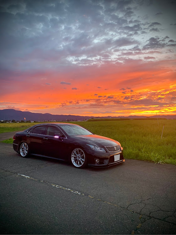 クラウンアスリートの何をやってんだか・夕日と愛車・ピックアッ...🤭🤫🤫🤫に関するカスタム事例の投稿画像3枚目
