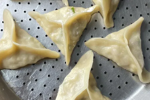 Veg Steamed Momos [6 Pieces]