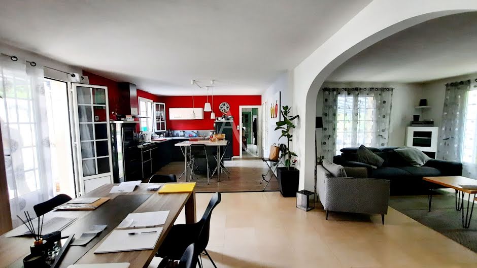 Vente maison 5 pièces 166.5 m² à Saintes (17100), 363 975 €