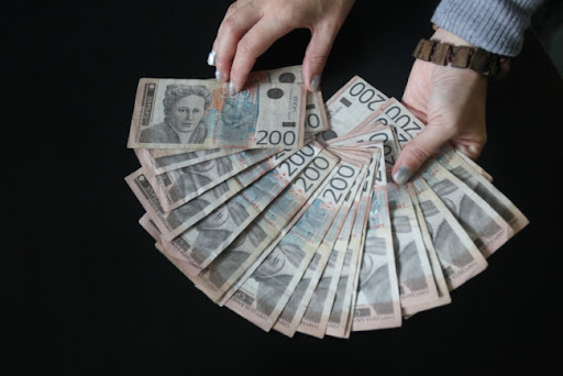 Devizni kurs: Evro sutra 117,19 dinara