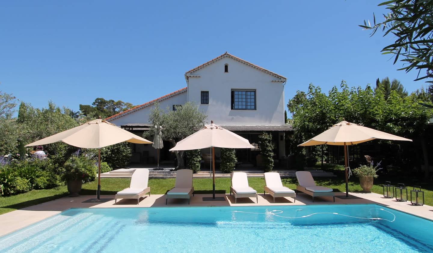 Villa avec piscine en bord de mer Cap d'Antibes