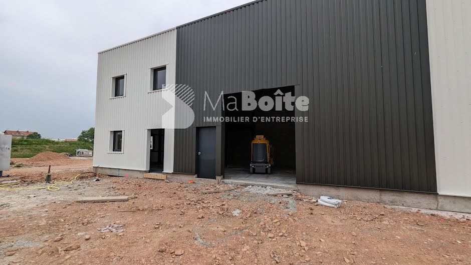 Location  locaux professionnels 2 pièces 197 m² à Riorges (42153), 1 700 €