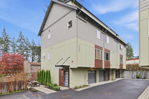 House purchase in Shoreline (United States) - Modern townhouse exterior facade
