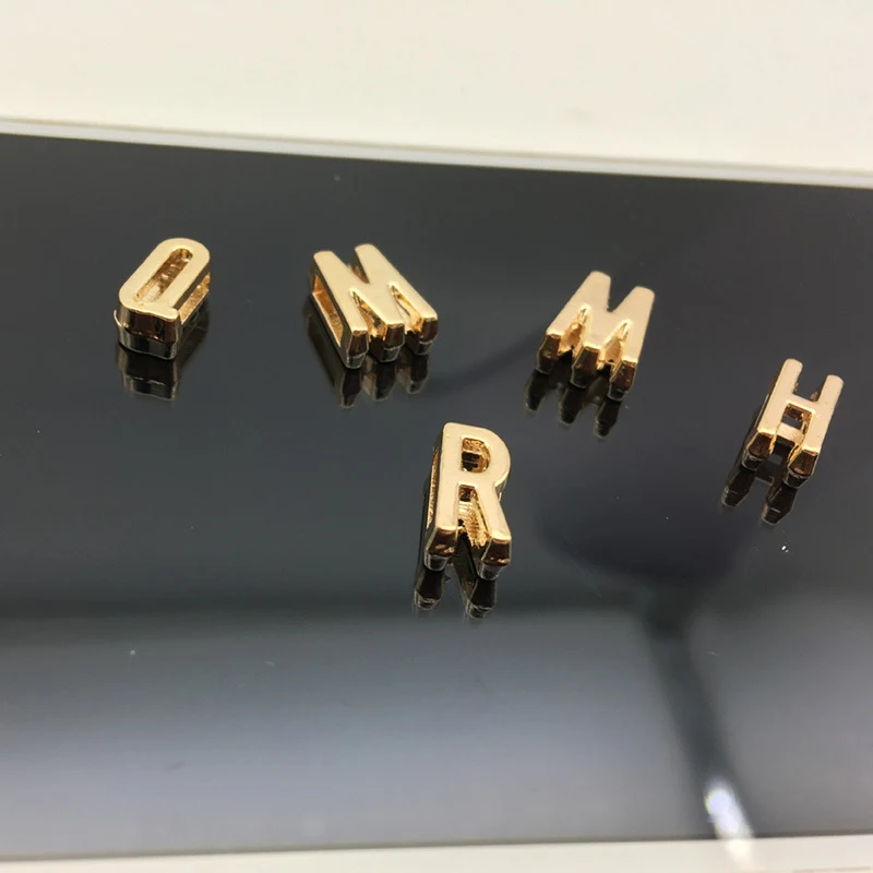 Collar minimalista doble capa con diseño de corazón melocotón y letras – Un regalo romántico y delicado para ella.