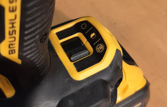 รีวิว สว่านกระแทก DEWALT DCD999B 4