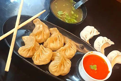 Chicken Steamed Whole Wheat Momos [8 Pieces] With Chicken Clear Soup