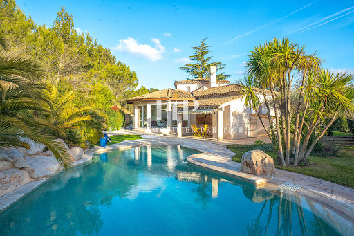 Maison avec piscine et jardin 4