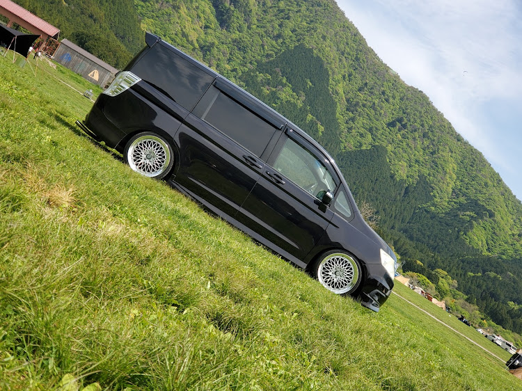 ステップワゴンスパーダのSSR wheels・シンプルスタイル・低そうで低くない少し低い車・キャンプに関するカスタム事例の投稿画像2枚目