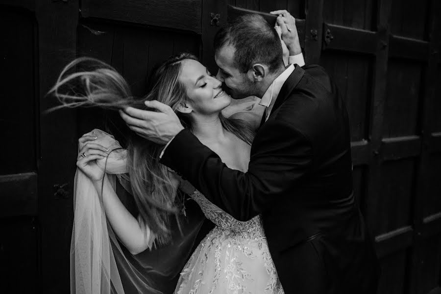 Fotógrafo de casamento Aneta Lewińska (blackonephotos). Foto de 11 de setembro 2022