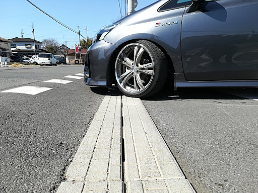 プリウスa の車高調整 擦る音 どこ擦ってるかわからない 教えてください 洗車に関するカスタム メンテナンスの投稿画像 車のカスタム情報はcartune