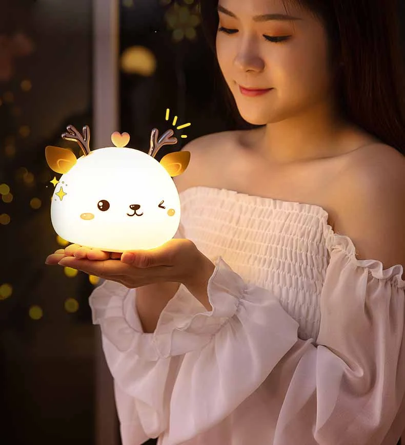 Lampe de chevet en silicone colorée, simple et mignonne. Lumière douce et apaisante, idéale pour les enfants. Facile à utiliser et parfaite pour la chambre.