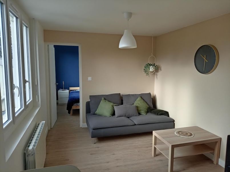 Location meublée appartement 2 pièces 28 m² à Cholet (49300), 695 €