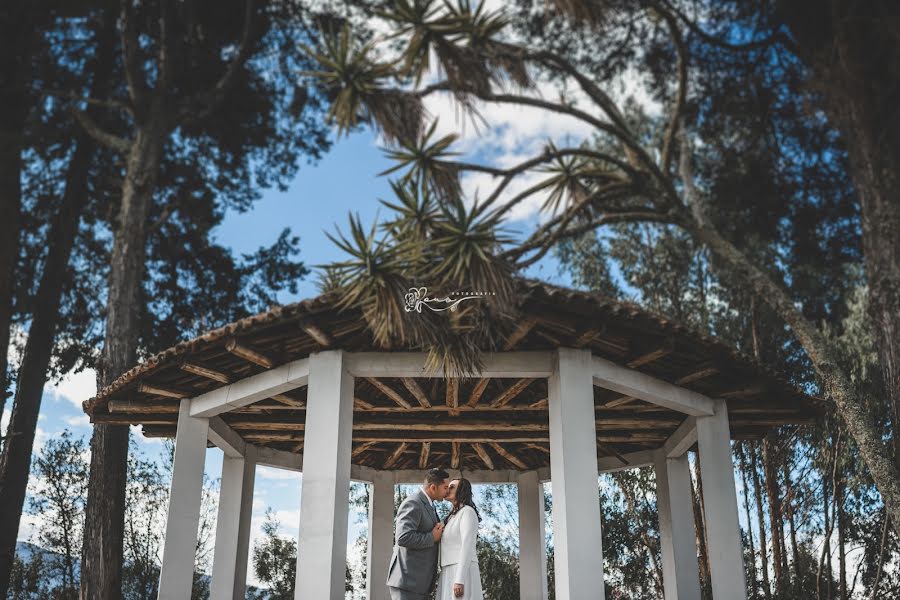 Fotógrafo de casamento Kari Sarmiento (karirousph). Foto de 1 de setembro 2017