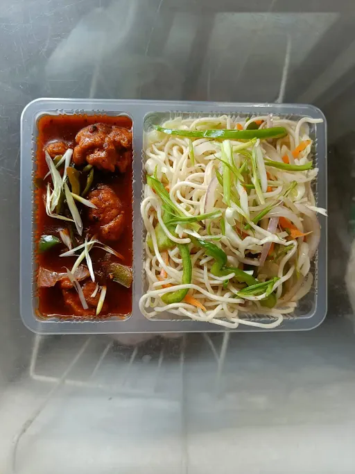 Cuisine Special Non Veg Noodles With Chilli Chicken [3 Pieces]