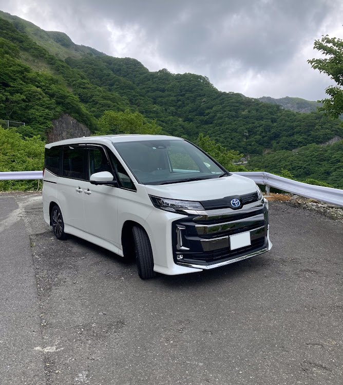 ノアの熱中症に気をつけて!!・今年のスタッドレスタイヤは？・水も滴る良い愛車・ホイール交換に関するカスタム事例の投稿画像1枚目