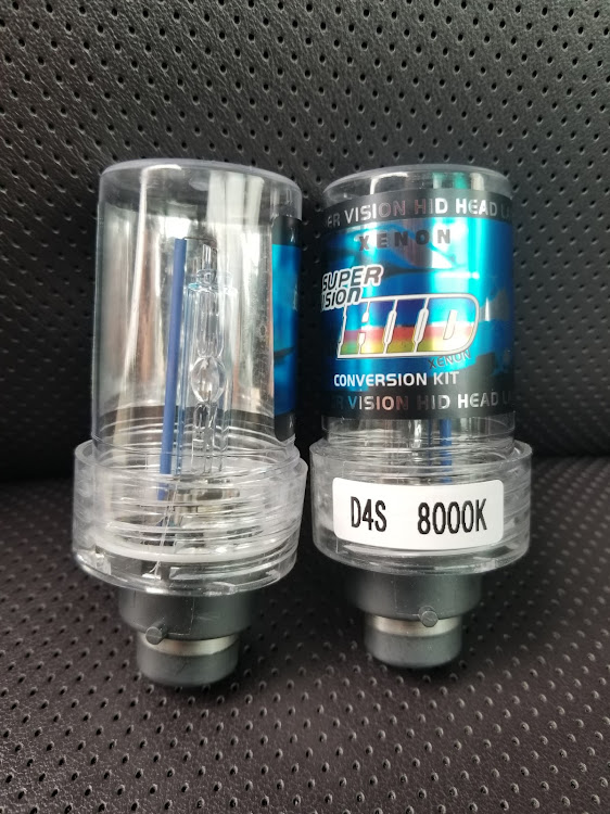 アルファードのヘッドライト交換・DIY・HID・8000Kに関するカスタム事例の投稿画像3枚目