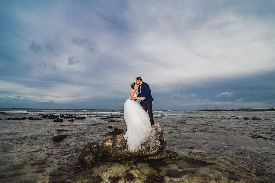 Fotografo di matrimoni Dante Sevilla (dantesevilla). Foto del 23 agosto 2019