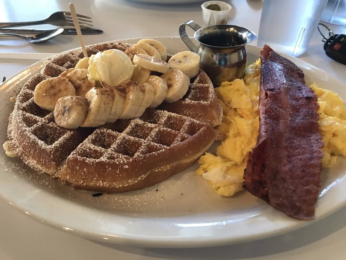 Gluten Free waffle with bananas. (06/2017)