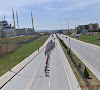 🎥 Ronde van Turkije blijft organisatorische warboel: peloton moet plots door wegenwerken rijden