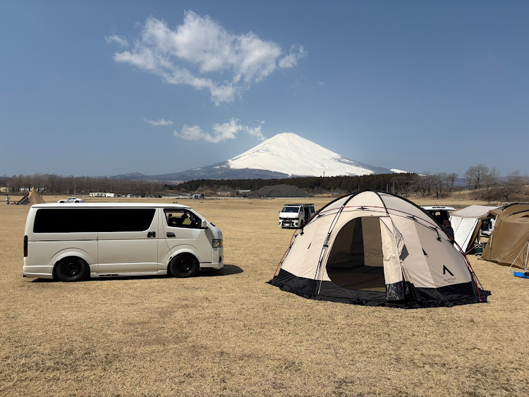 ハイエースバンの毎月キャンプ⛺️・春の風物詩と愛車・グルキャン・ふじさんとコラボに関するカスタム事例の投稿画像1枚目
