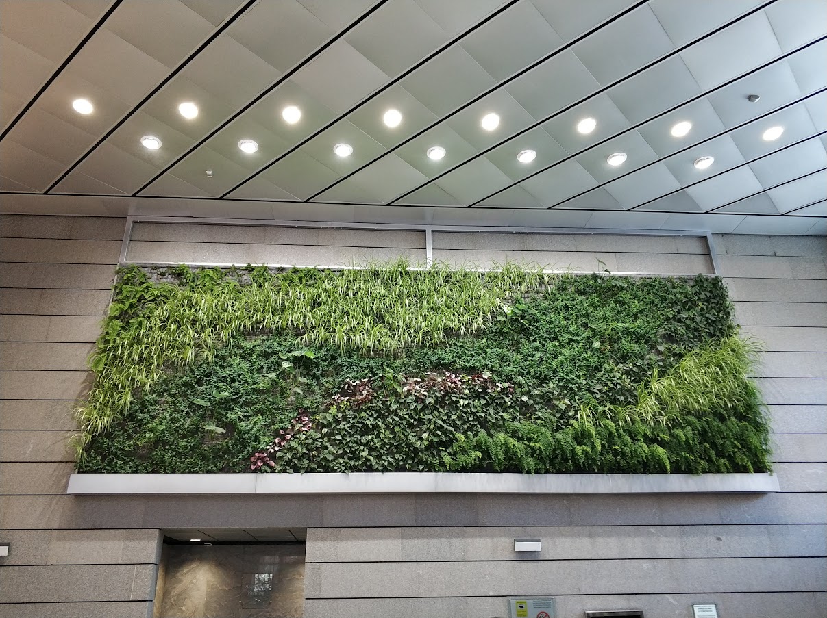 Jardín situado en la zona norte de la Torre Realia 