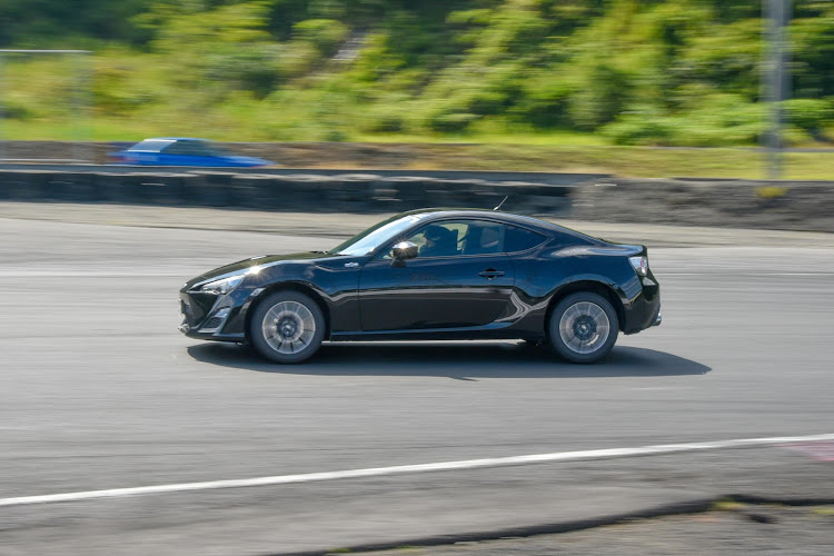 86の日光サーキット・グリップ・タイムアタック・サーキット・トラストオイルクーラーに関するカスタム事例の投稿画像2枚目
