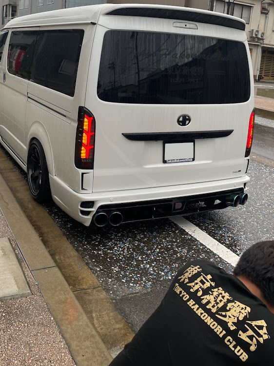 ハイエースバンの千里浜チャリティーオフ・魁レーシング・KG-STYLE・東京箱愛會・海の日に関するカスタム事例の投稿画像6枚目