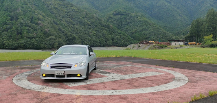 フーガのコラボしたい・シルバーはいいぞ・ならけん・自然×愛車に関するカスタム事例の投稿画像1枚目
