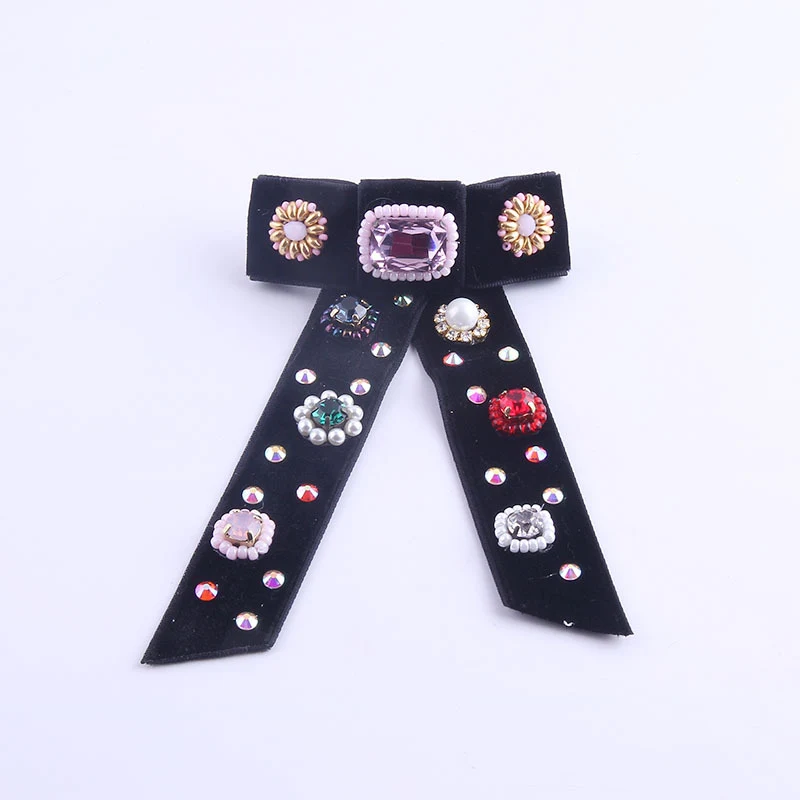 Épingle à cheveux en flanelle avec nœud, style européen et américain, accessoire doux et élégant pour femmes, facile à attacher et parfait pour coiffer.