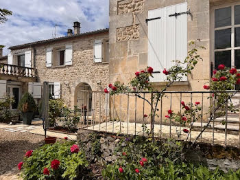 maison à Roullet-Saint-Estèphe (16)