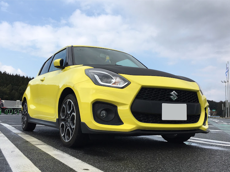 スイフトスポーツの下関・総社・zc33s・斜め前・美東SAに関するカスタム事例の投稿画像1枚目