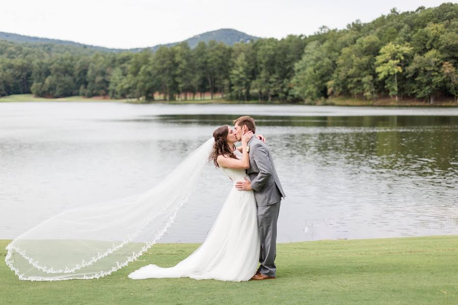 Fotógrafo de casamento Lyndsey Pethel (lyndseypethel). Foto de 30 de dezembro 2019