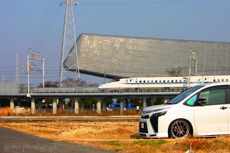ヴォクシーのソーラーアーク・岐阜羽島駅・#新幹線コラボ・ミラーレス一眼カメラ・一眼レフ練習中に関するカスタム事例の投稿画像1枚目