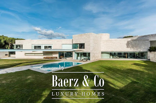 Villa avec piscine et jardin 1