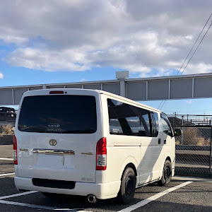 ハイエースバン GDH206V