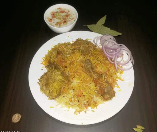Chicken Hyderabadi Biryani With Green Chutney