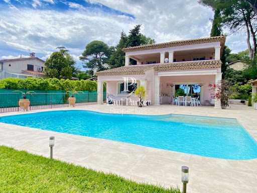 Villa with terrace 1