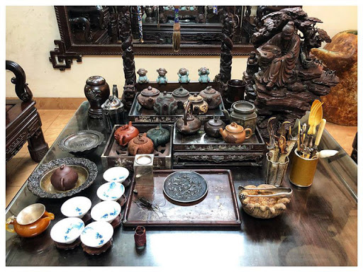 Bộ ấm chén thưởng trà khiến người khác phải trầm trồ.
