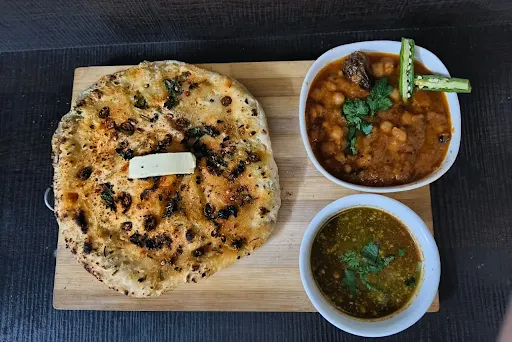 2 Special Gobi Tandoori Kulcha With Chana Masala N Unique Onion Chutney