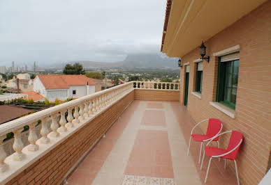 Villa avec piscine et terrasse 2