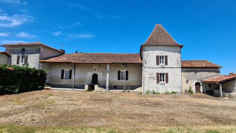 Vente manoir   à Bors de montmoreau (16190), 160 000 €