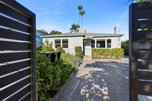 Prestige house for sale in Los Angeles (United States) - Gray house with garden and gate