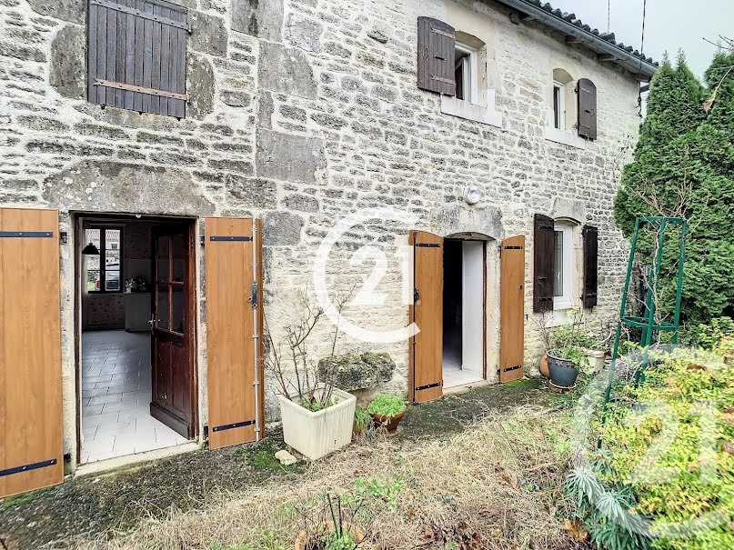 Vente maison 4 pièces 120 m² à Le Seure (17770), 96 900 €