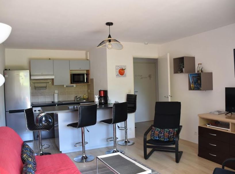 Location meublée appartement 2 pièces 40 m² à Vannes (56000), 720 €